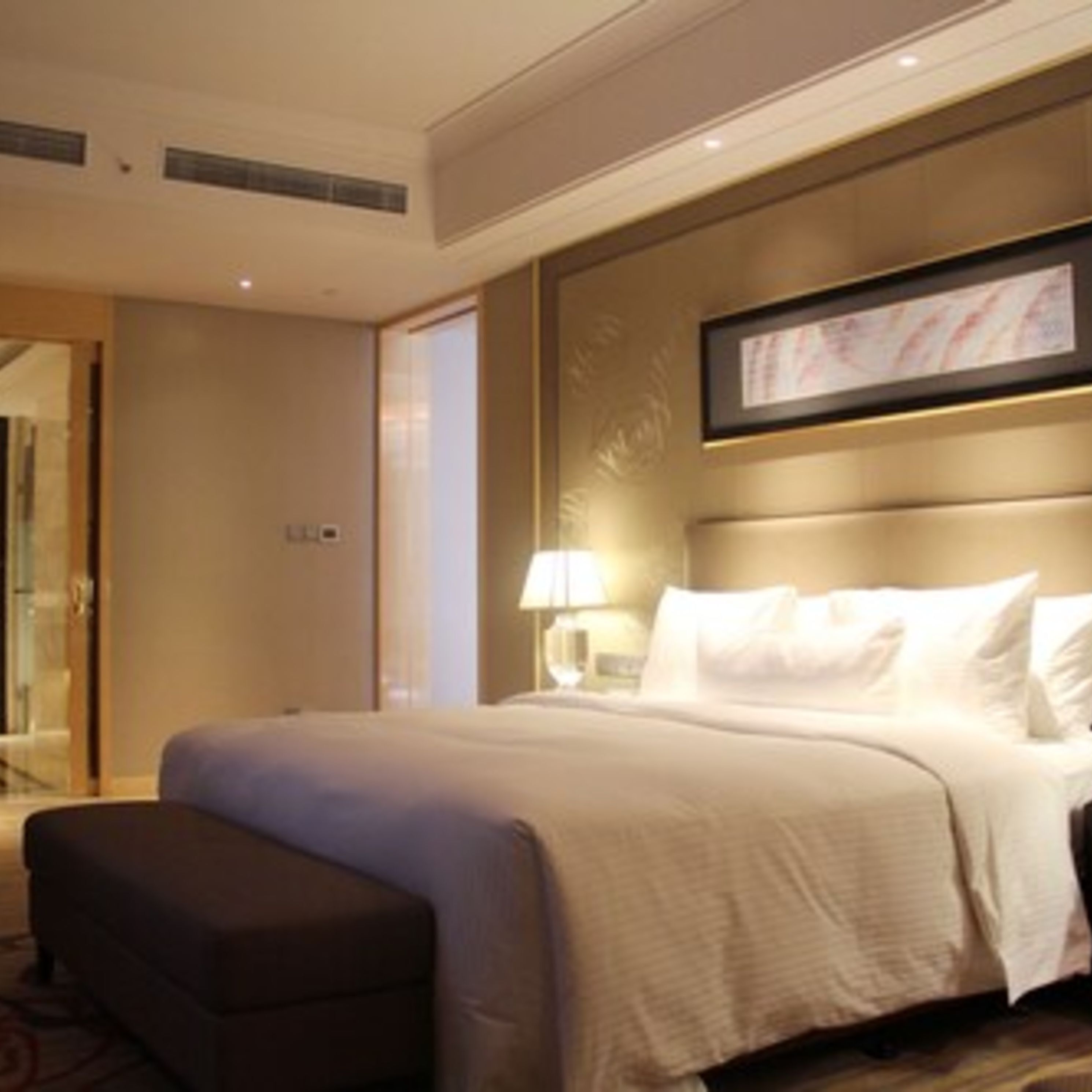 premium bedding, down duvets, minibar, in-room safe