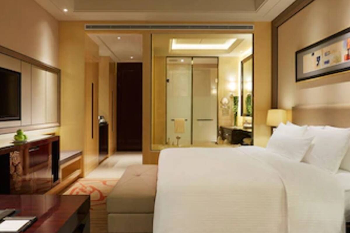 premium bedding, down duvets, minibar, in-room safe