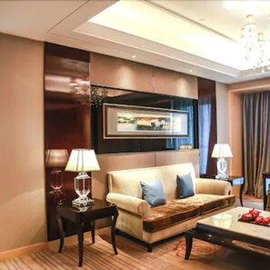 套房 | 高档床上用品、羽绒被、迷你吧、客房内保险箱