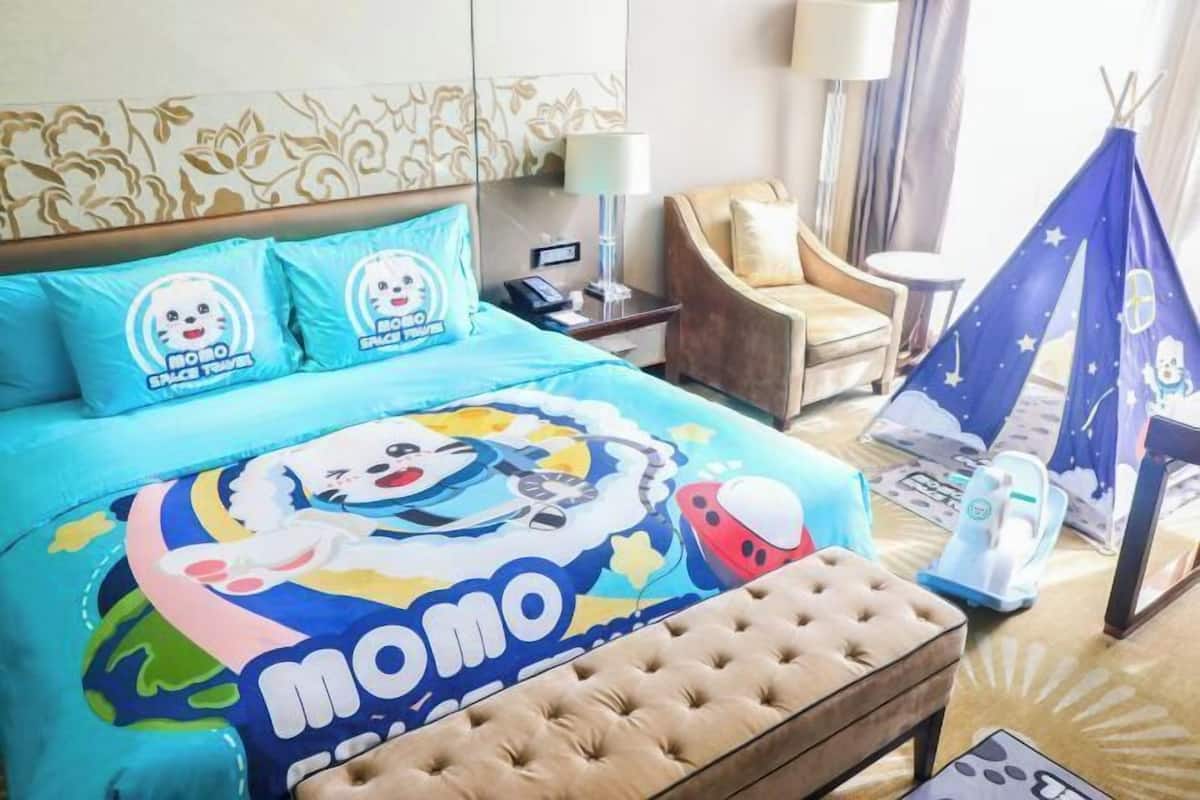 Copriletto in piuma, minibar, una cassaforte in camera, una scrivania