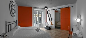 Cortinas blackout, tabla de planchar con plancha y wifi gratis