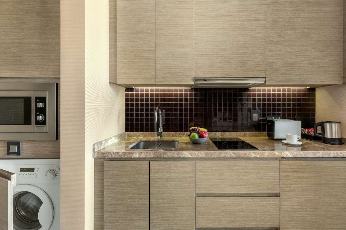 fridge, coffee/tea maker, electric kettle