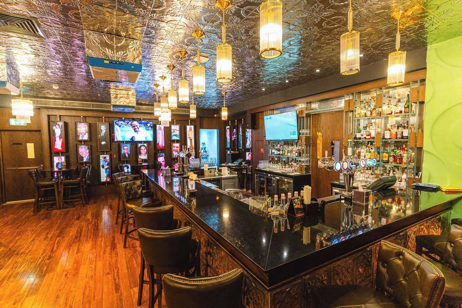 4 restaurants, breakfast, lunch, dinner served; international cuisine