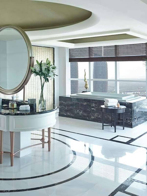 Separate tub and shower, deep soaking tub, rainfall showerhead