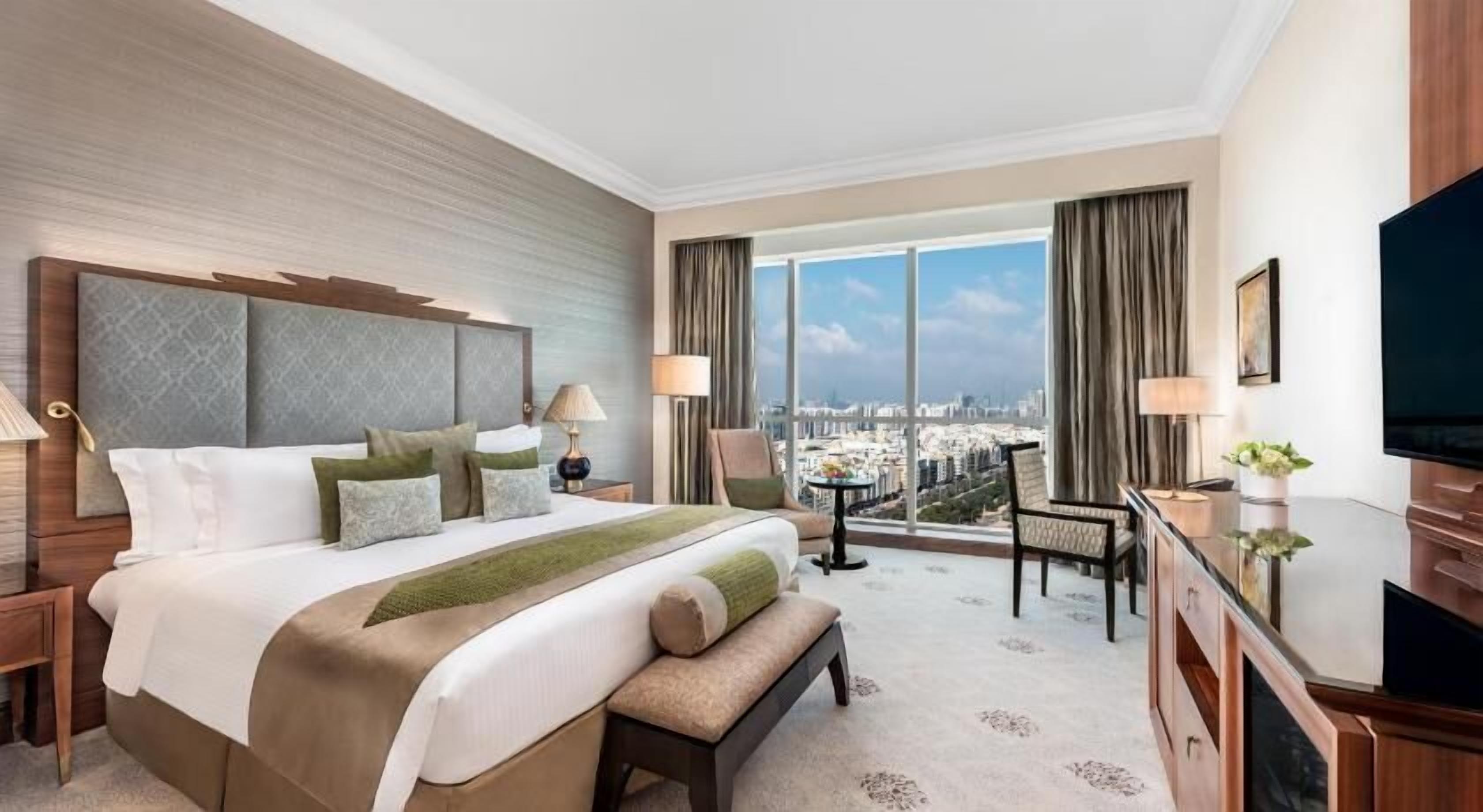 Premium bedding, in-room safe, desk, laptop workspace