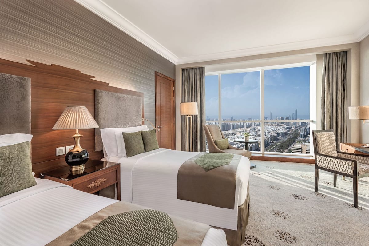 Premium bedding, in-room safe, desk, laptop workspace