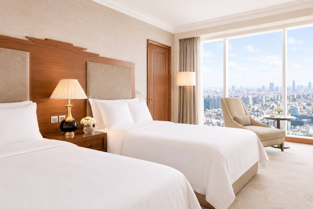 Premium bedding, in-room safe, desk, laptop workspace