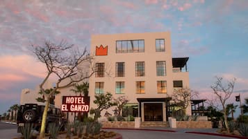 Fachada del alojamiento - Noche