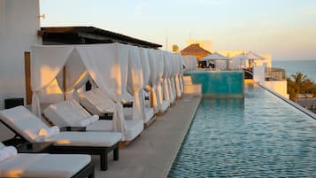 2 piscinas al aire libre, cabañas de piscina gratuitas, sombrillas