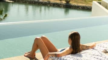 2 outdoor pools, free pool cabanas, pool umbrellas