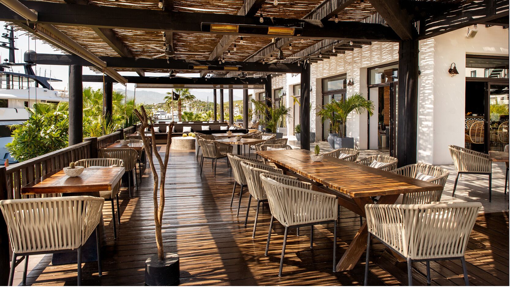 4 개의 레스토랑, 아침 식사, 점심 식사, 저녁 식사 제공(세계 요리)