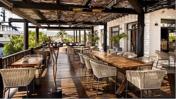 4 restaurants, breakfast, lunch, dinner served; international cuisine