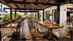 4 restaurants, breakfast, lunch, dinner served; international cuisine 