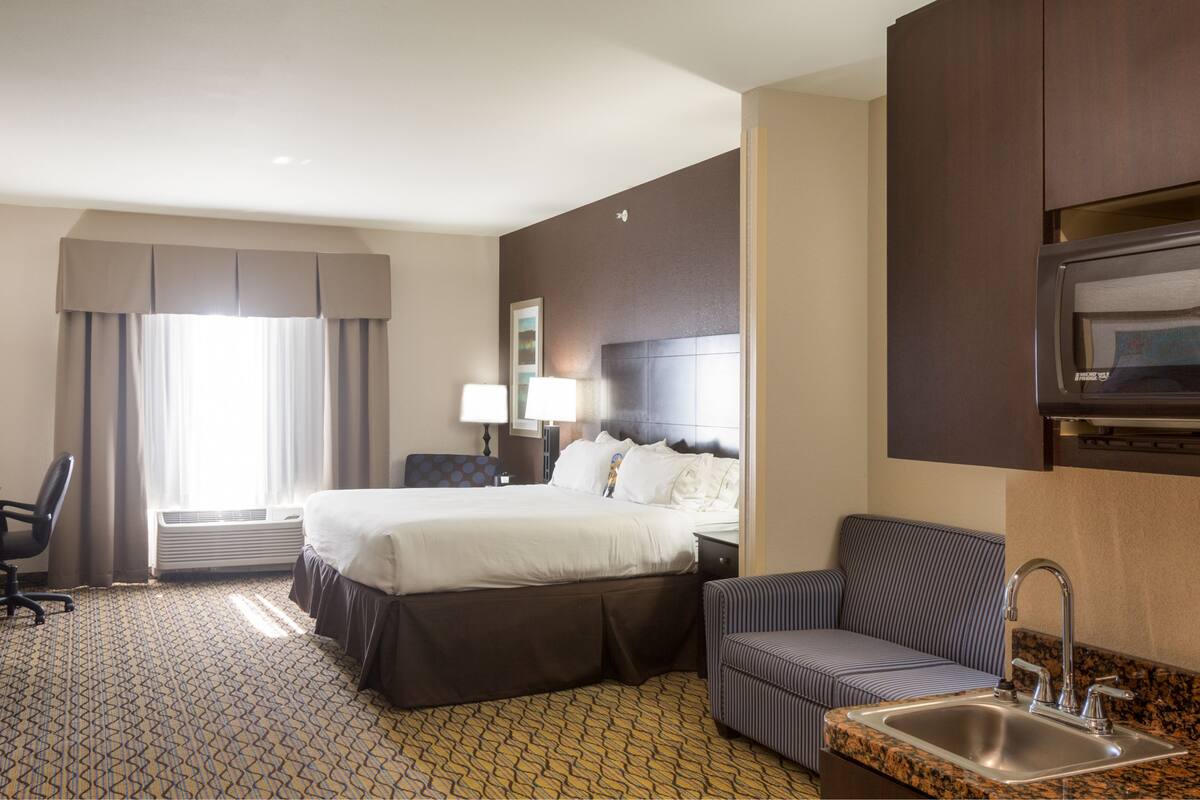 suite, 1 king bed, non smoking | in-room safe, desk, laptop workspace, iron/ironing board