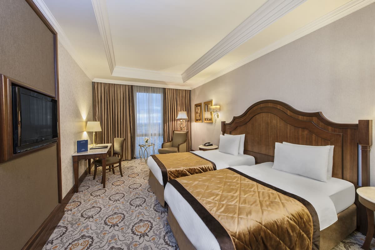 Superior Room with 2 Single Beds | 미니바, 객실 내 금고, 책상, 방음 설비