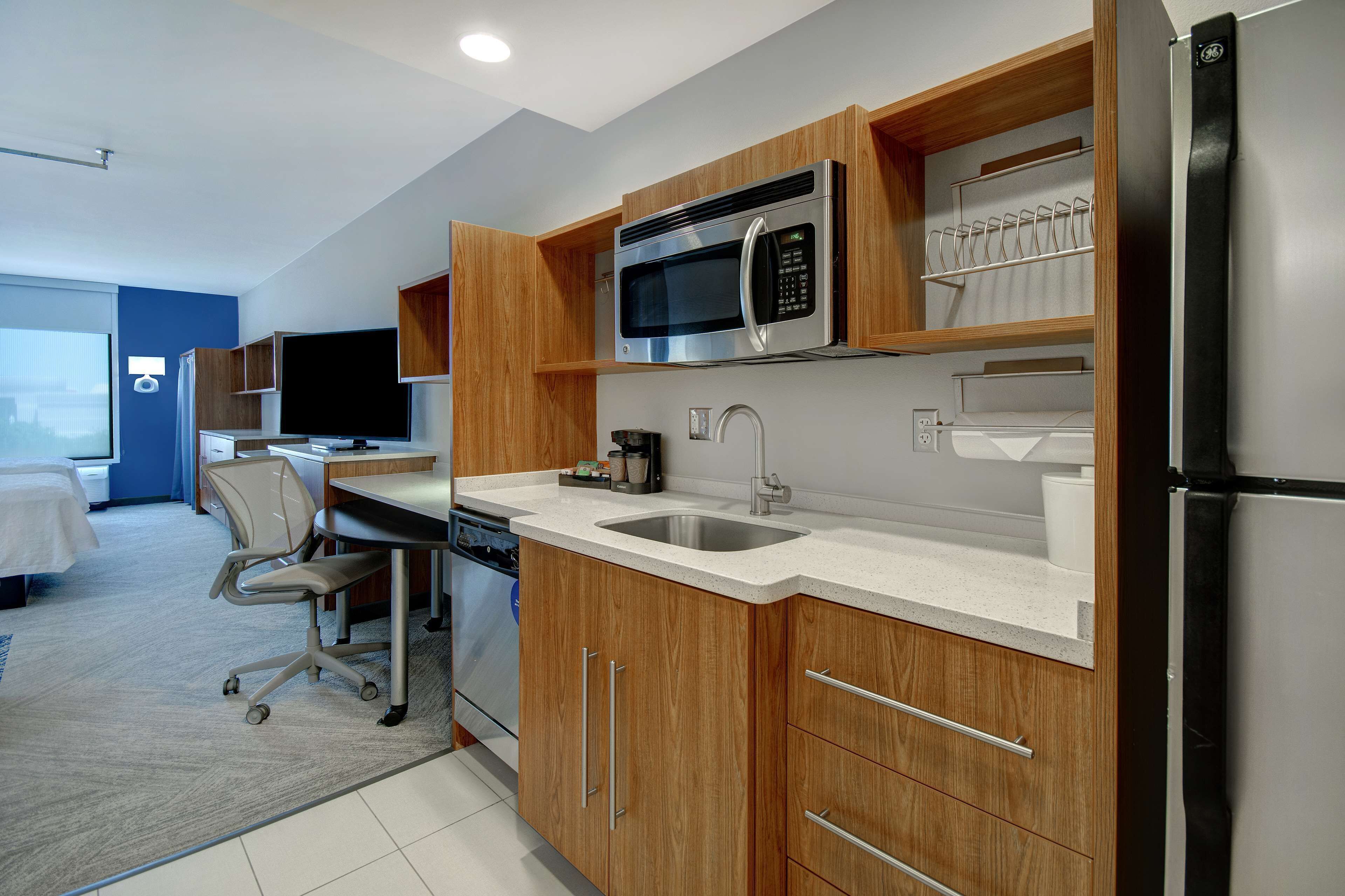 1 bedroom, hypo-allergenic bedding, desk, laptop workspace