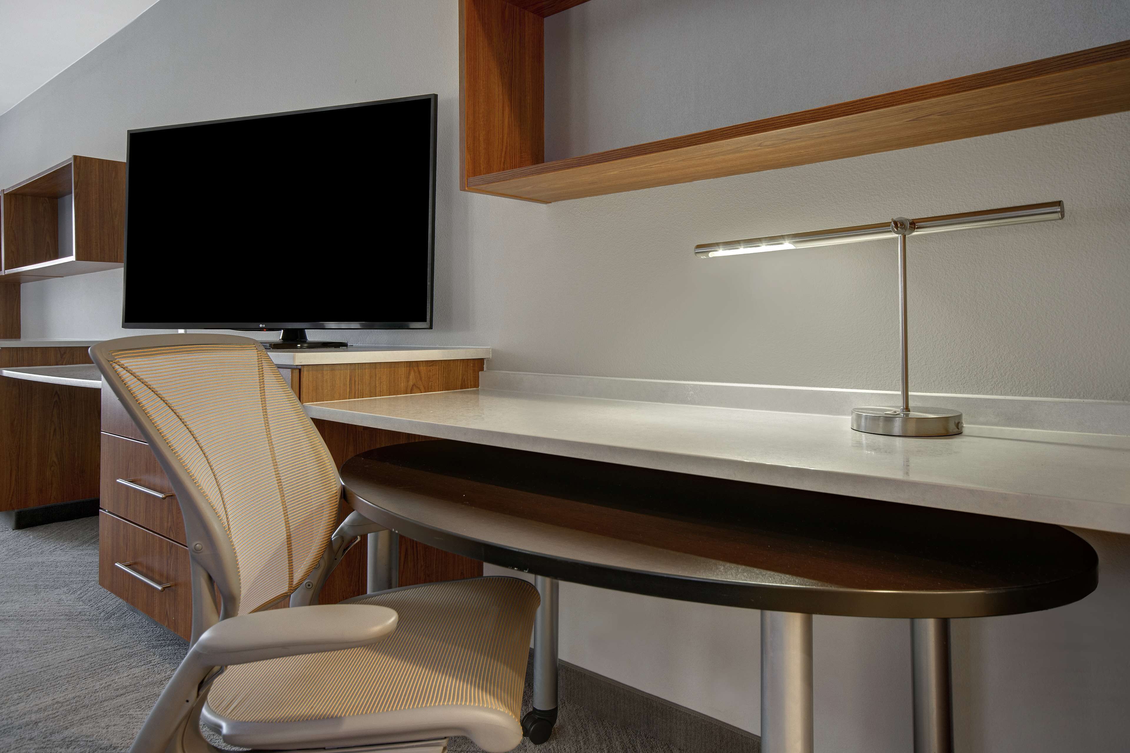 1 bedroom, hypo-allergenic bedding, desk, laptop workspace