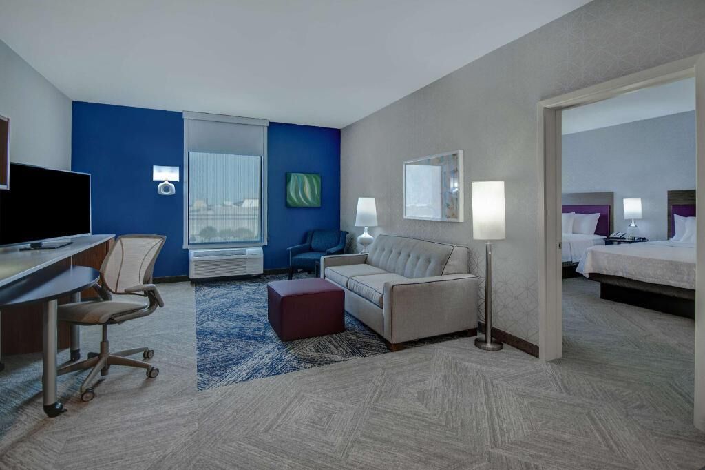 Ropa de cama hipoalergénica y escritorio 