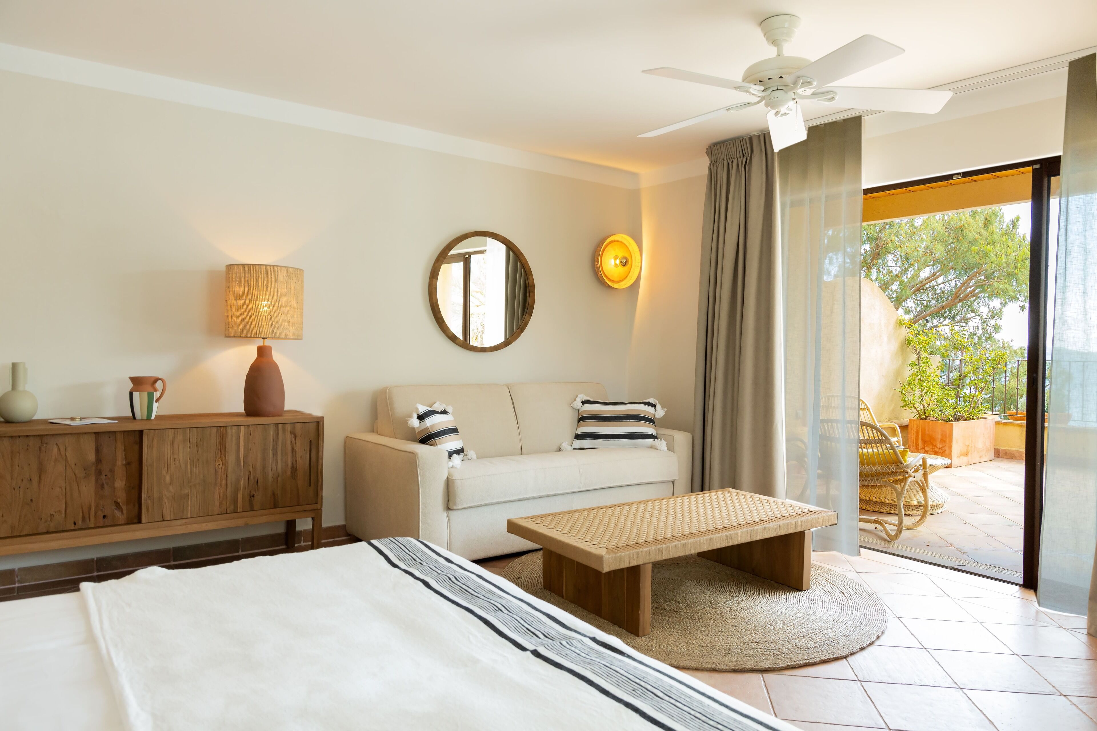 suite terrasse | in-room safe, blackout curtains, iron/ironing board, free wifi