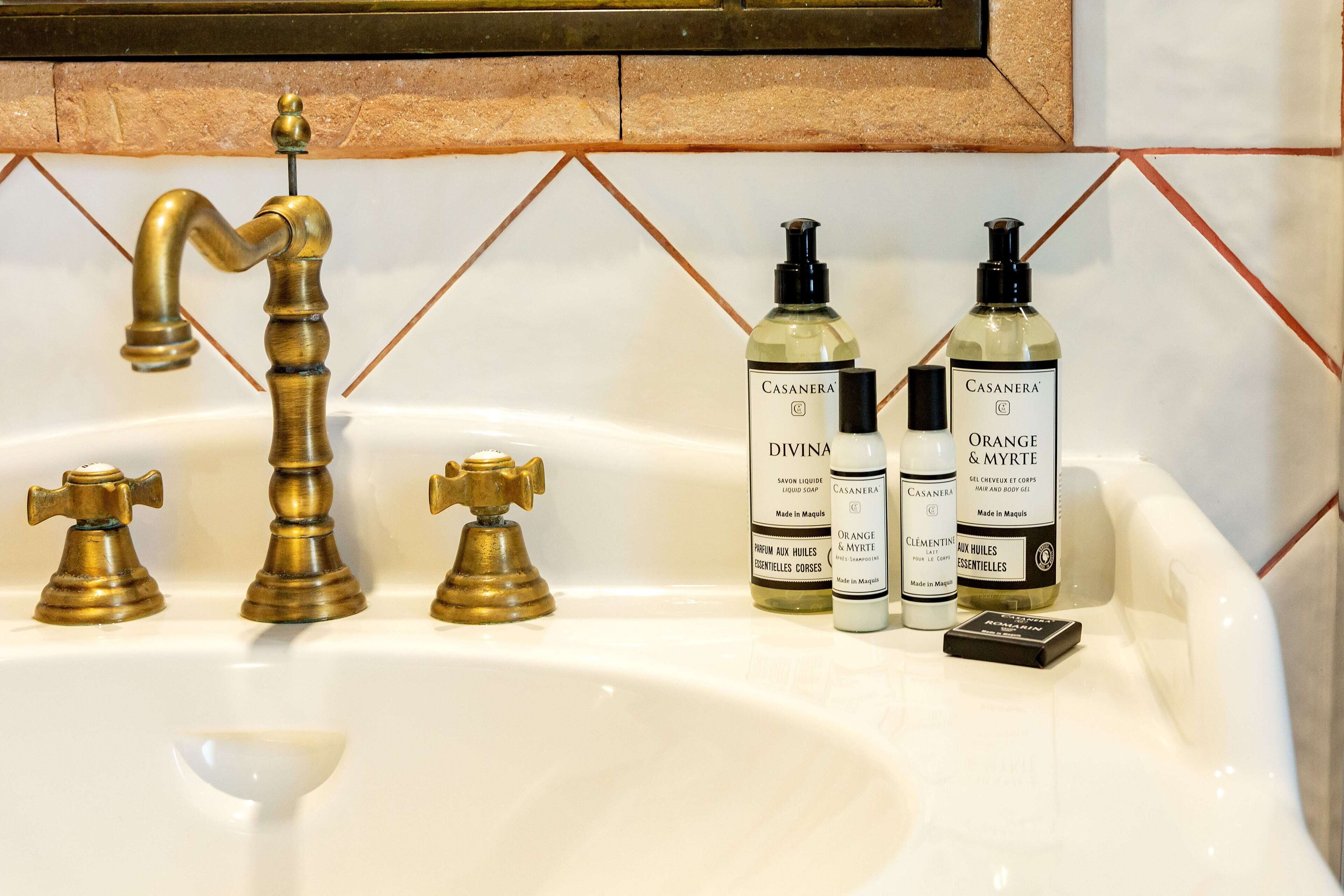 confort double ou twin terrasse | bathroom | free toiletries, hair dryer, bathrobes, slippers