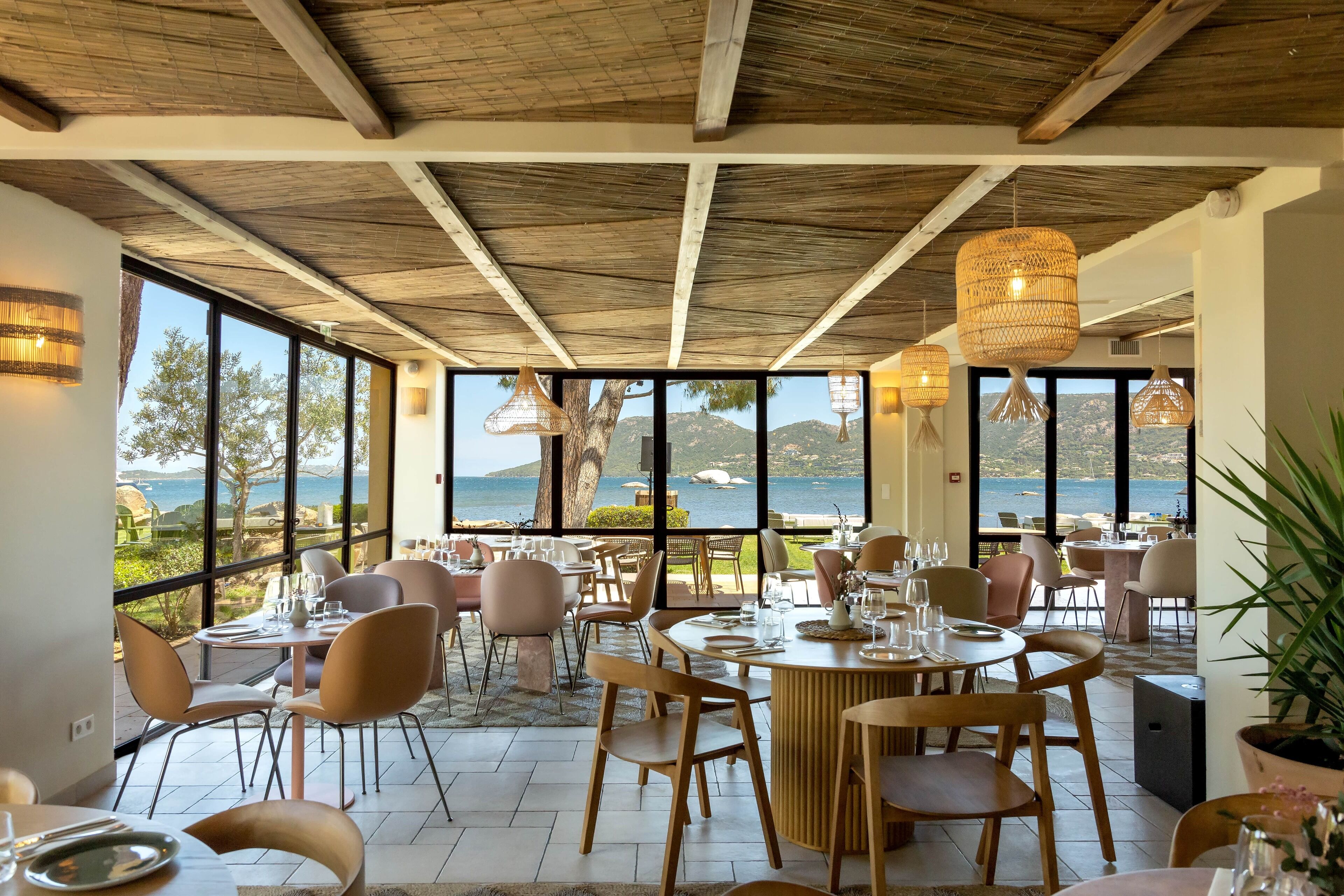 Lunch, dinner served; Regional cuisine, beach views 