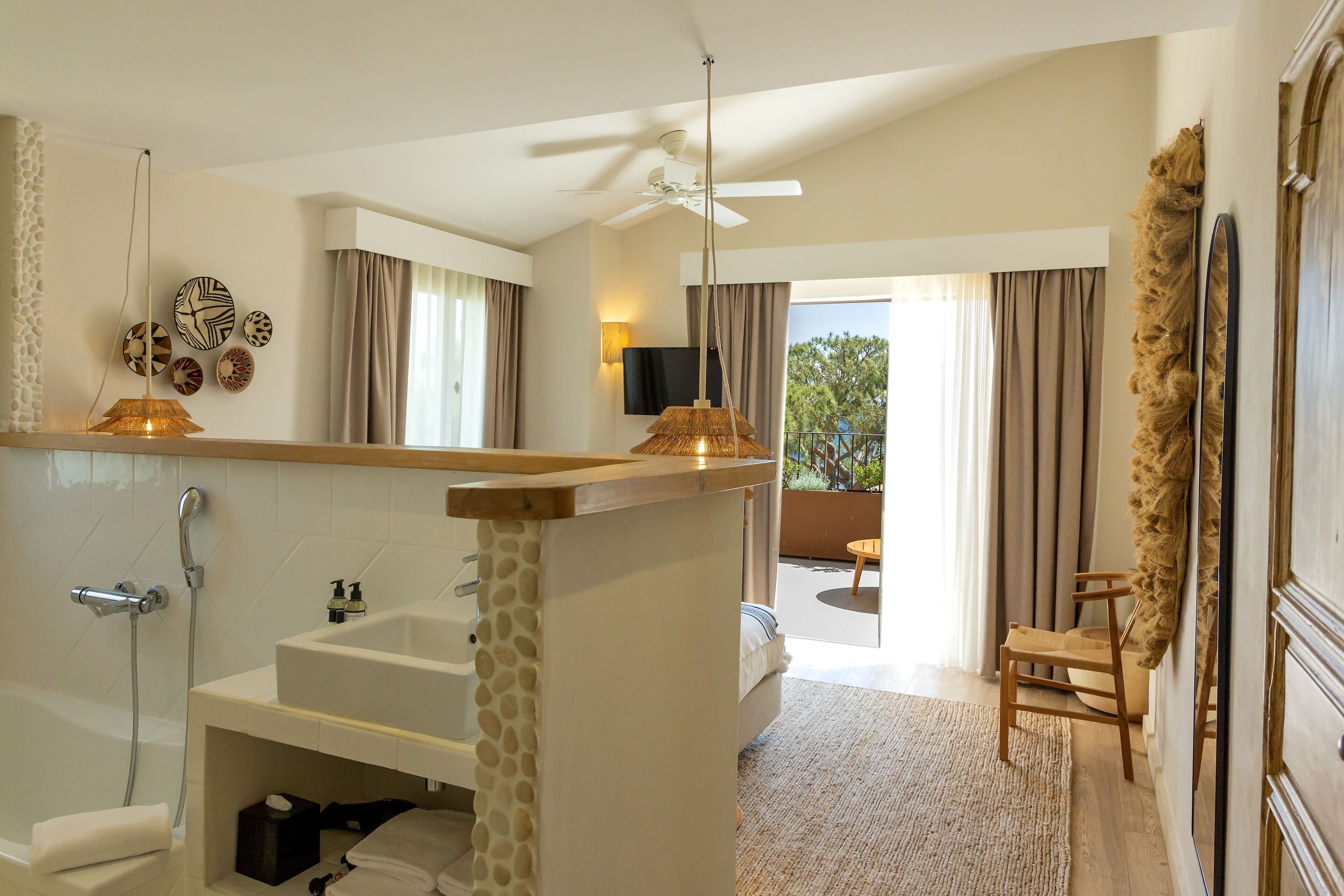 privilege double terrasse | bathroom | free toiletries, hair dryer, bathrobes, slippers