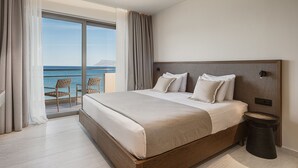 Standard Room, Front Sea View | Sábanas de algodón egipcio y ropa de cama hipoalergénica