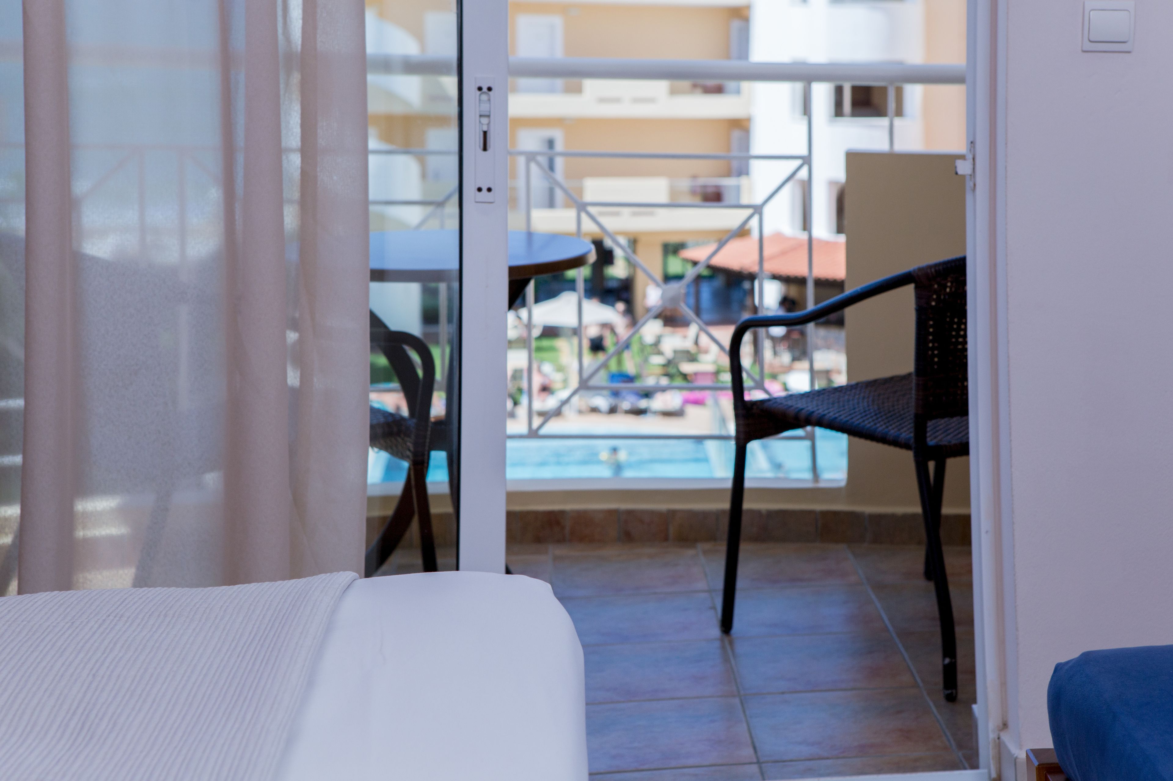 standard, pool view | balcony