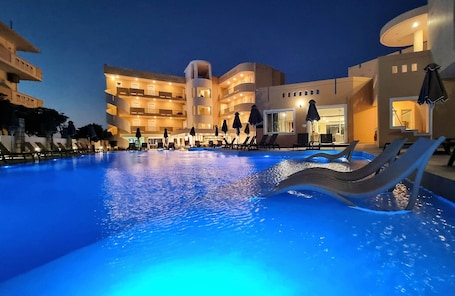 Esterni. Sunny Bay Hotel