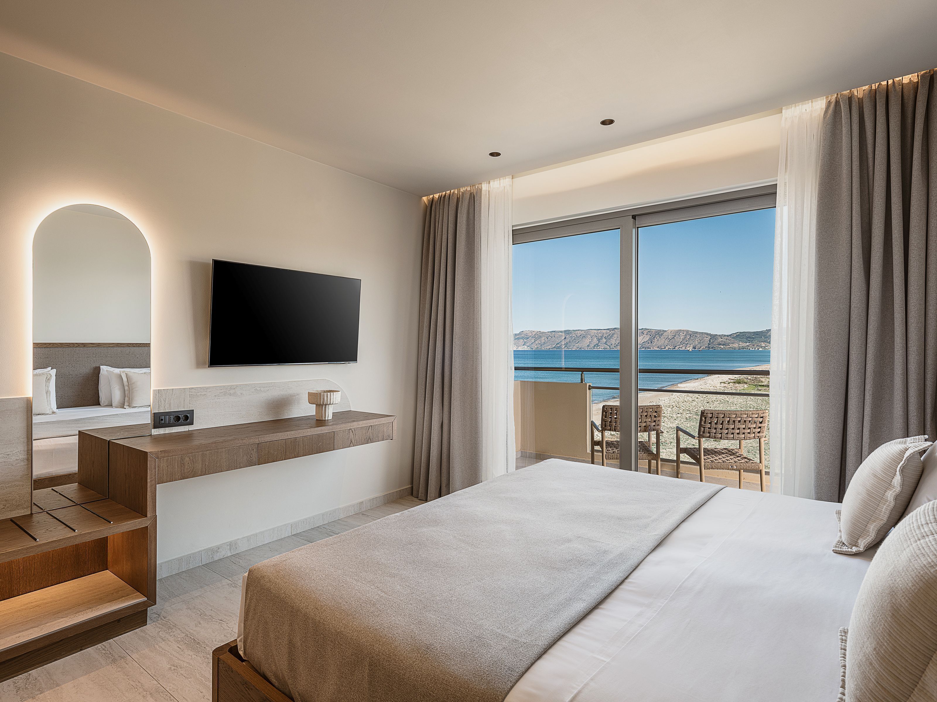 Standard Room, Side Sea View | 埃及棉床单、防过敏的被褥、Select Comfort 床、迷你吧