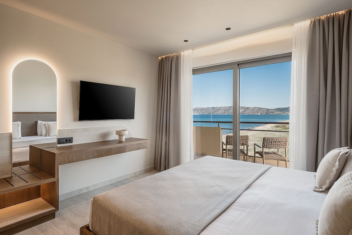 Standard Room, Side Sea View | Draps en coton égyptien, literie hypoallergénique