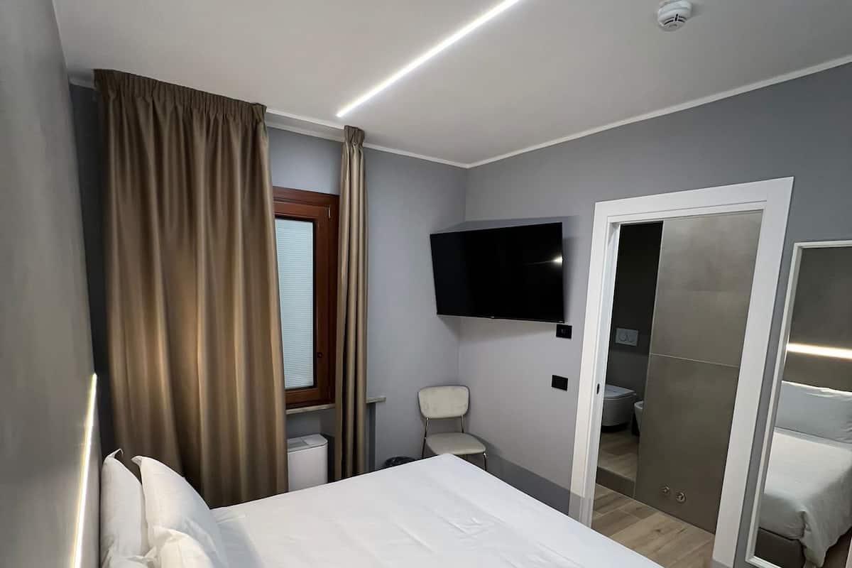 Habitación junior | Minibar, caja de seguridad en la habitación, wifi gratis y ropa de cama