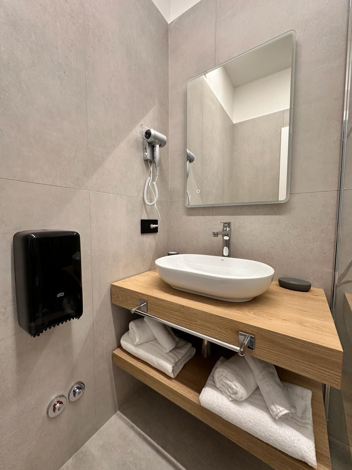 superior room | bathroom | shower, hair dryer, bidet, towels