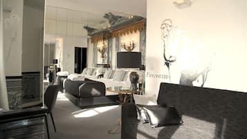Junior Suite | 1 bedroom, minibar, in-room safe, blackout curtains
