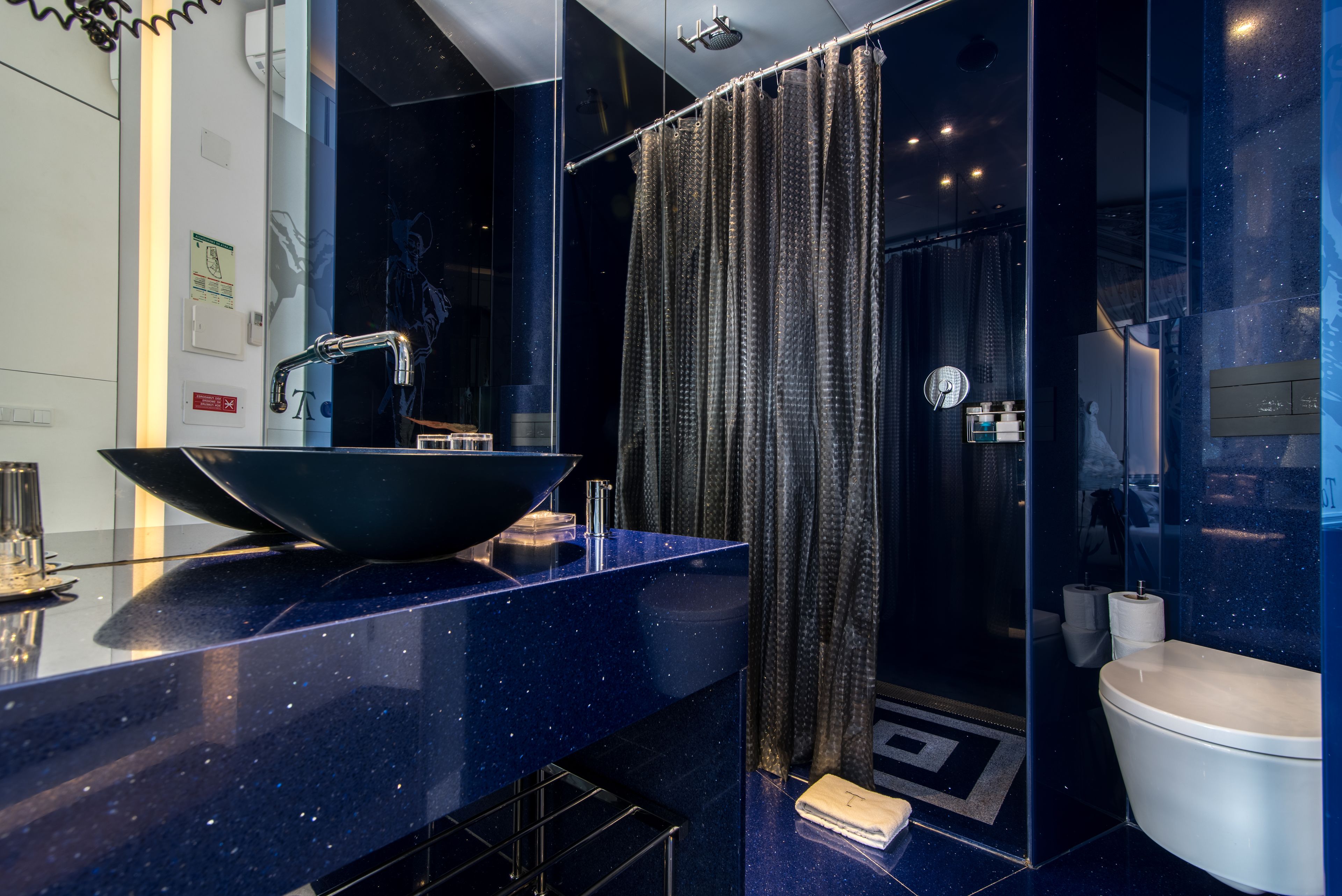 Standard Double Room | Bathroom | Hair dryer, towels, soap, shampoo