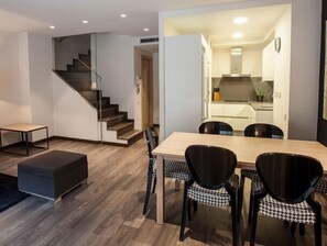 Standard Apartment, 2 Bedrooms | Living room | 32-inch flat-screen TV with digital channels, TV, iPod dock - Angla Boutique Apartments Consell de Cent (Barcelona)