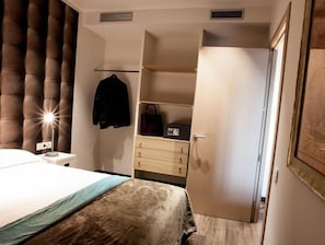 In-room safe, individually decorated, individually furnished, desk