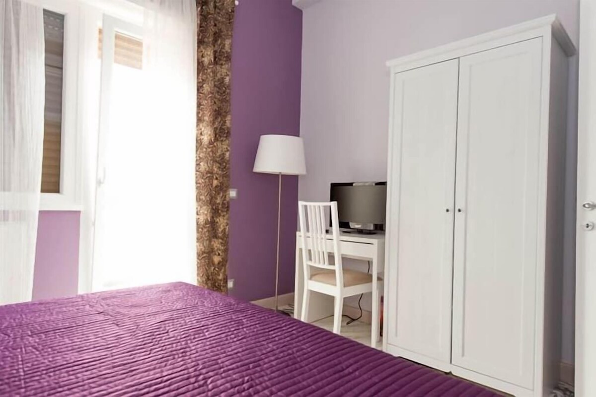1 soverom, memory foam-senger, skrivebord og barnesenger (inkludert)