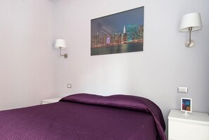 1 bedroom, memory-foam beds, individually decorated - Parco delle Valli Bedrooms (Rome)