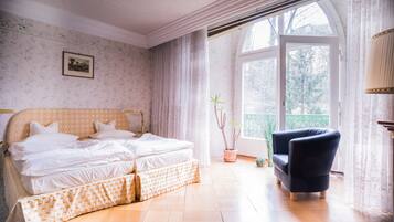 Suite | Premium bedding, pillowtop beds, minibar, individually decorated