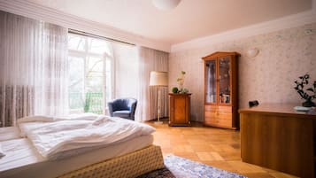 Suite | Hochwertige Bettwaren, Pillowtop-Betten, Minibar, individuell dekoriert