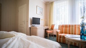 Double Room | Premium bedding, pillow-top beds, minibar, desk - Bärenturm Hotelpension (Coburg)