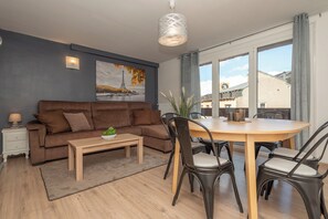 基本公寓, 2 間臥室 (6 people) | 客廳 | 電視