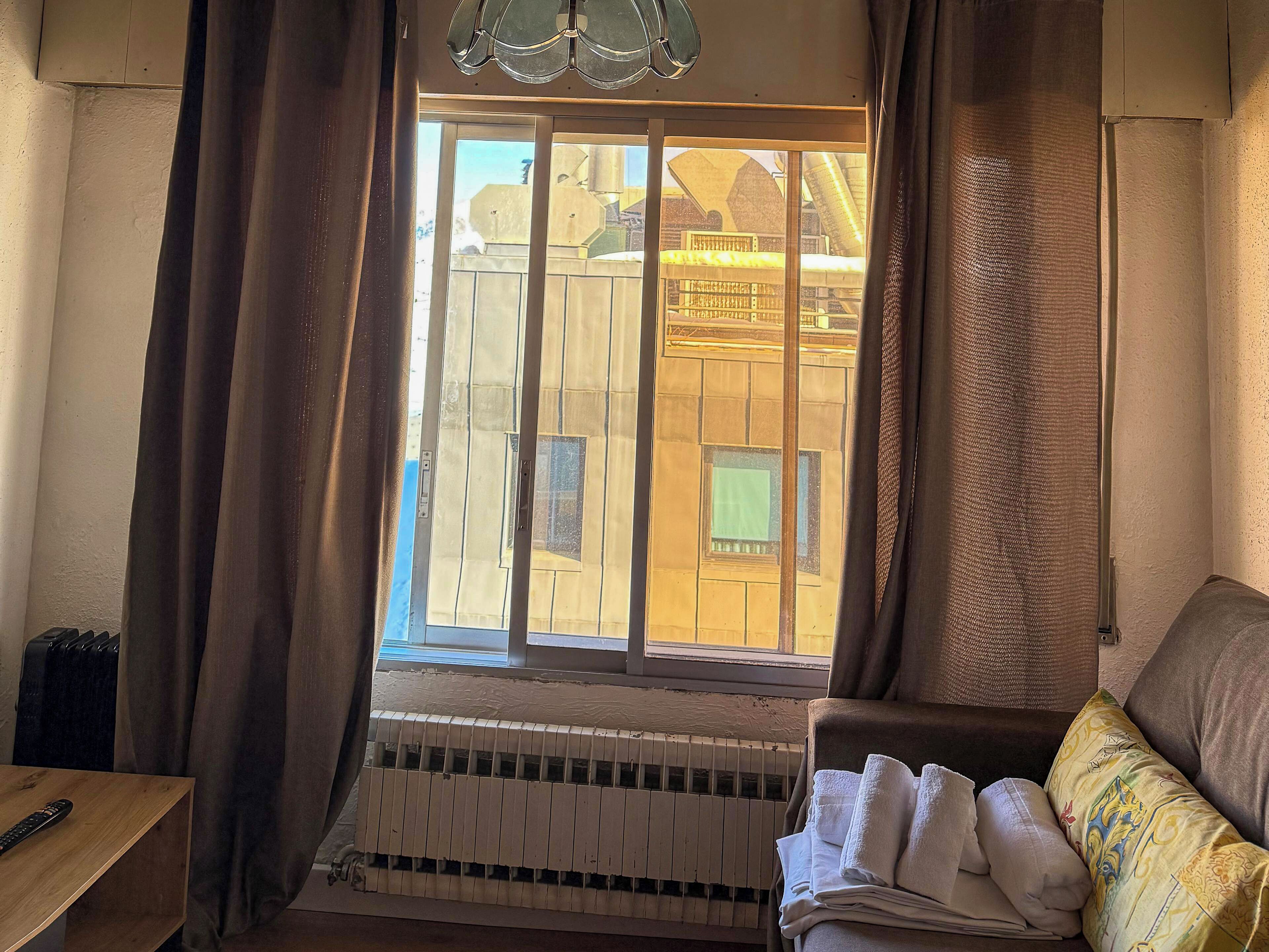 Eenvoudige studio | Woonruimte | Televisie