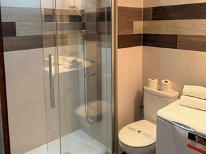 Basic Studio | Bathroom - APARTAMENTOS VAQUERS MIKKA 3000 (Pas de la Casa)