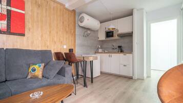 Studio cơ bản | Khu phòng khách | TV