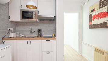 Studio | Cuisine privée | Grand réfrigérateur, micro-ondes, plaque de cuisson