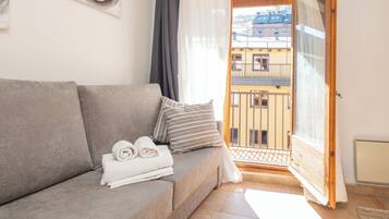 Studio cơ bản | Khu phòng khách | TV