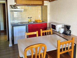 Basic Studio | Private kitchen - APARTAMENTOS VAQUERS MIKKA 3000 (Pas de la Casa)