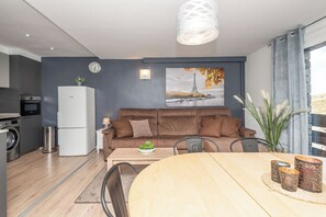 Lägenhet Basic - 2 sovrum (6 people) | Vardagsrum | Tv